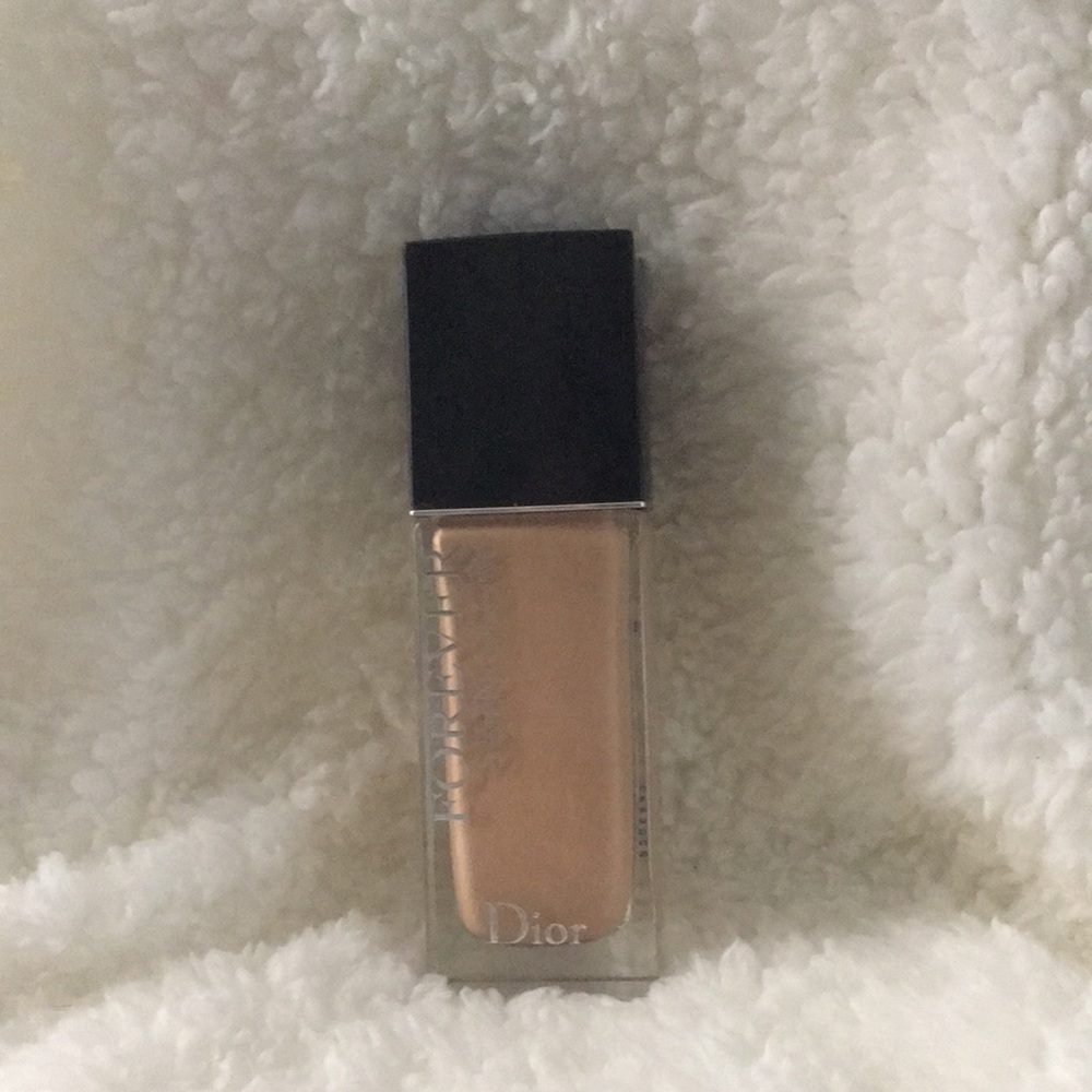 Dior Forever Skin Glow Foundation in 1.5N